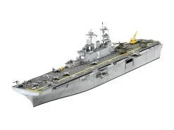 Revell 1/700 US Navy WASP Class Assault Carrier Model-set